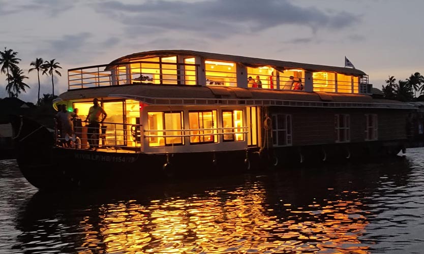 Premium Houseboat