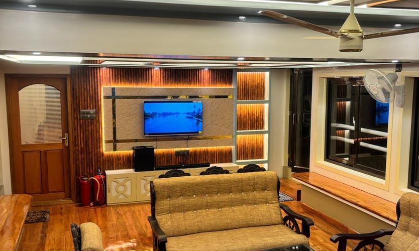 Premium Houseboat